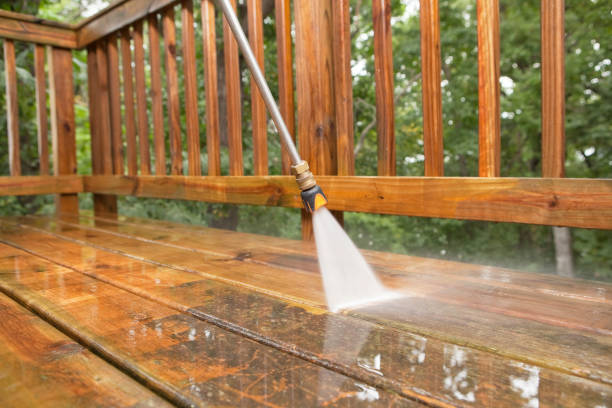 Best Pool Deck Cleaning  in Lamont, CA